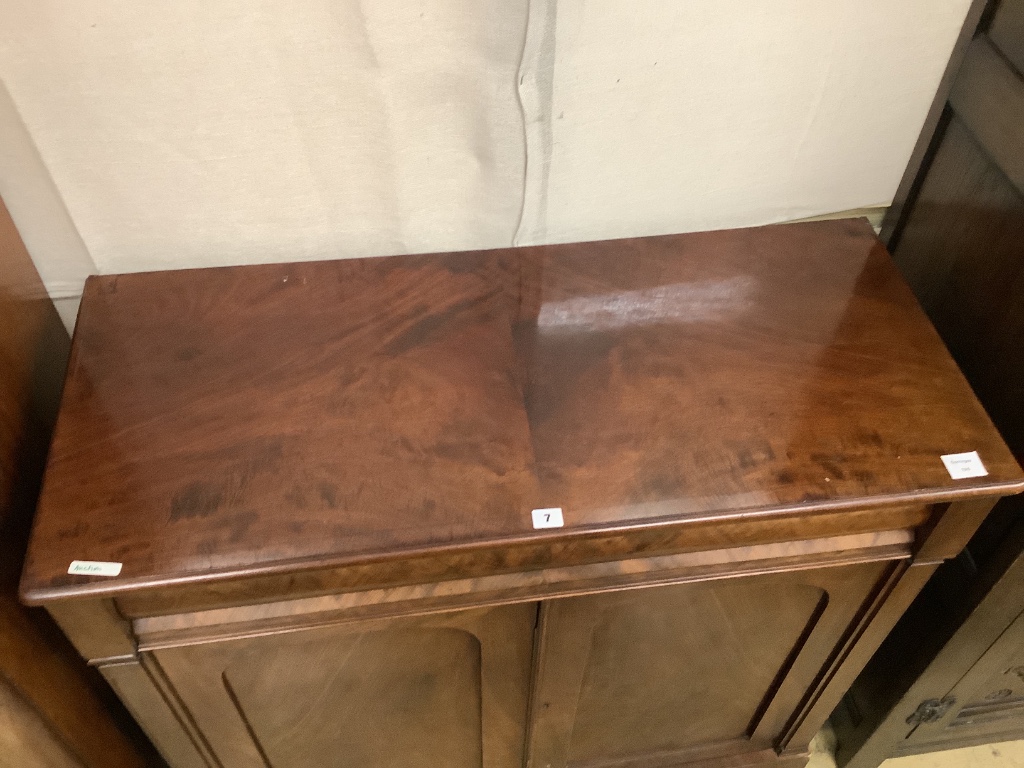 A Victorian mahogany chiffonier, width 106cm depth 46cm height 95cm